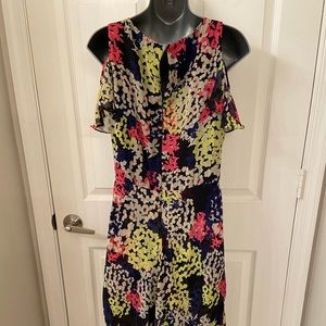 Like New!! Colorful Women’s cold shoulder asymmetrical dress! Size 8